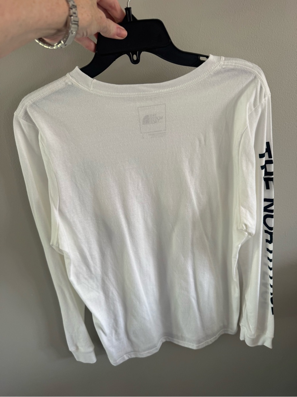 North Face Tee Women’s White Long Sleeve Logo Tee fall winter - Picture 7 of 11